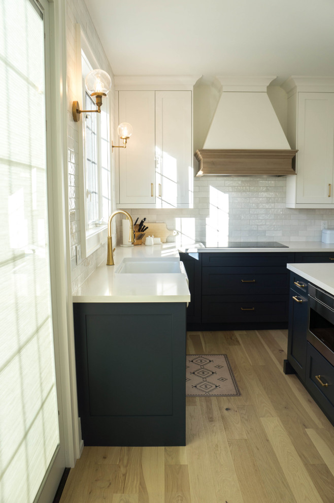 Transitional kitchen photo in Toronto