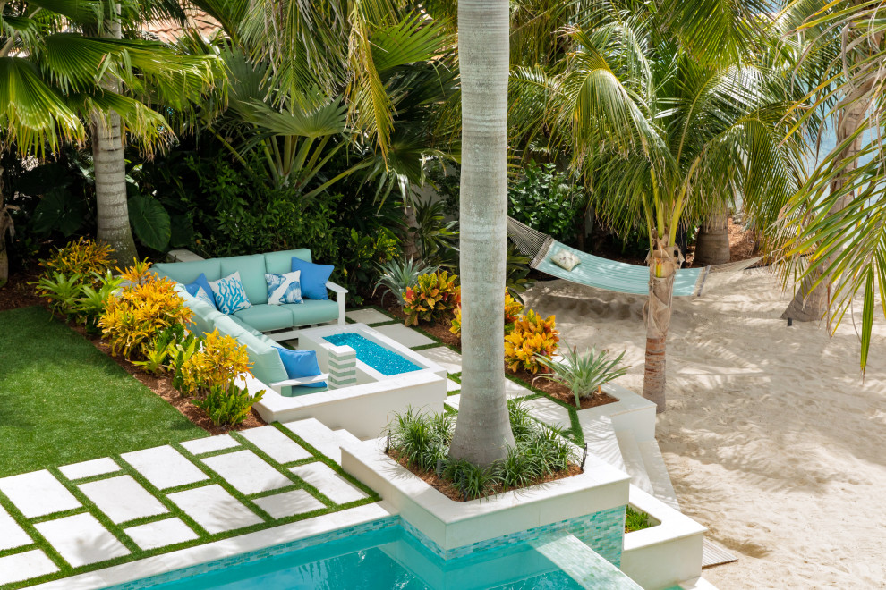 Inspiration for a tropical home design remodel in Miami