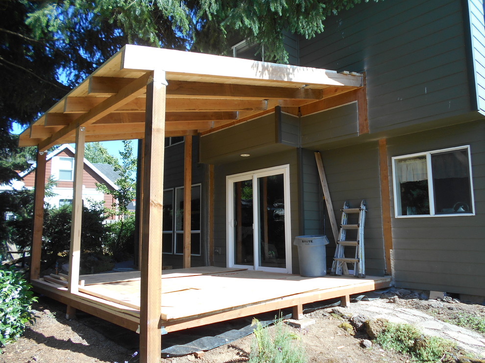 Example of a mid-sized mountain style home design design in Boise