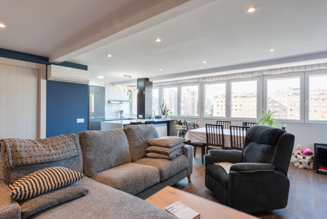 REFORMA ILLESCAS modern-living-room