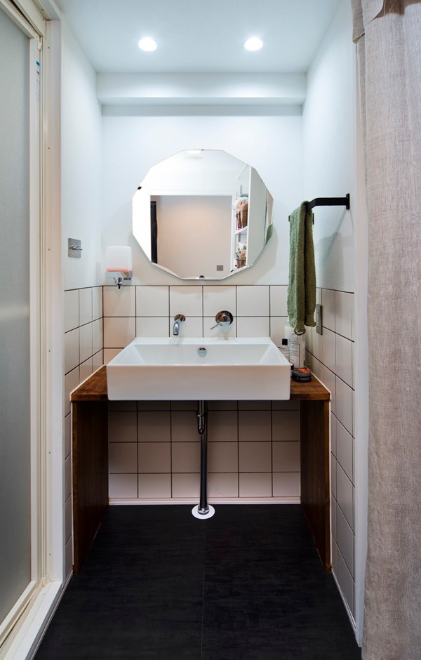 ホテルのようなシンプルな洗面台 Midcentury Other Houzz