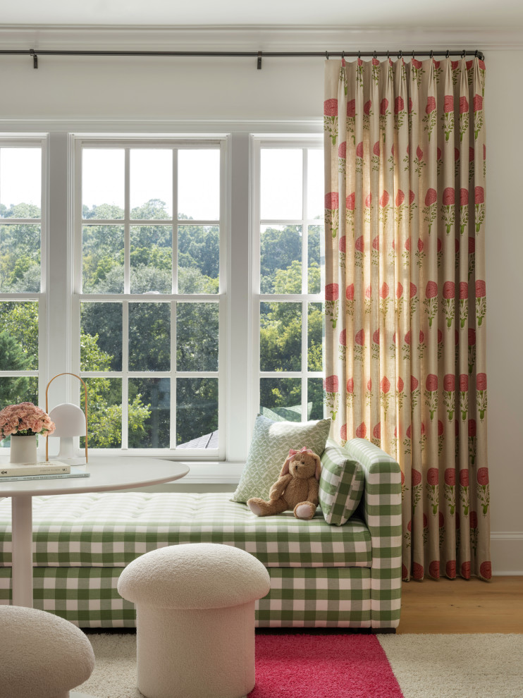 Atlanta Traditional - Elegant home design photo in Atlanta