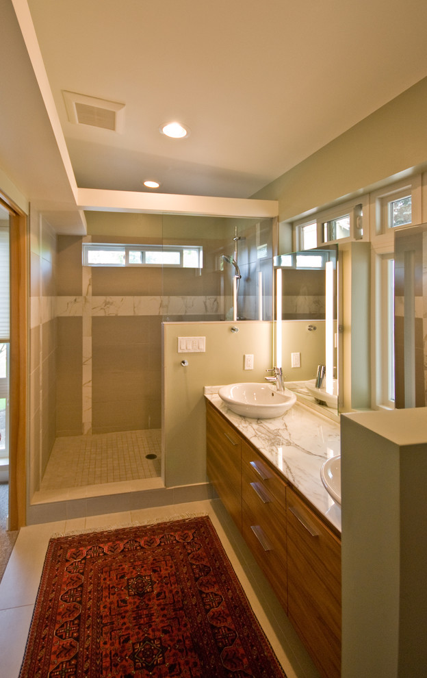 Design ideas for a midcentury bathroom in Portland.