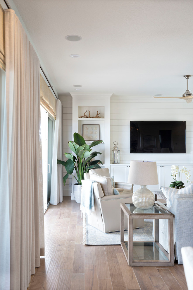 Inspiration for a transitional home design remodel in Orlando