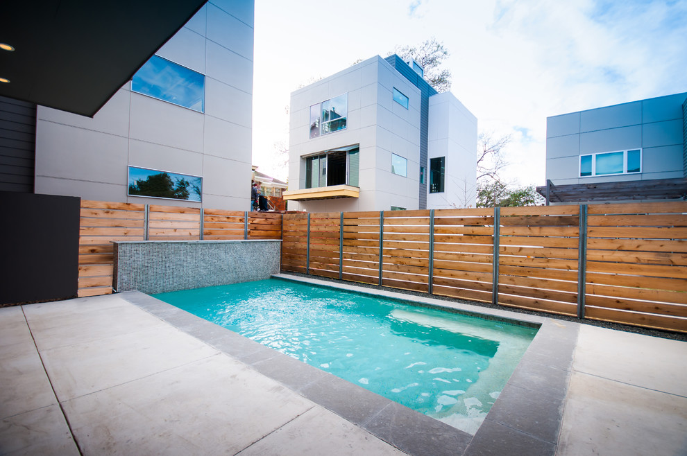 Contemporary pool in Houston.