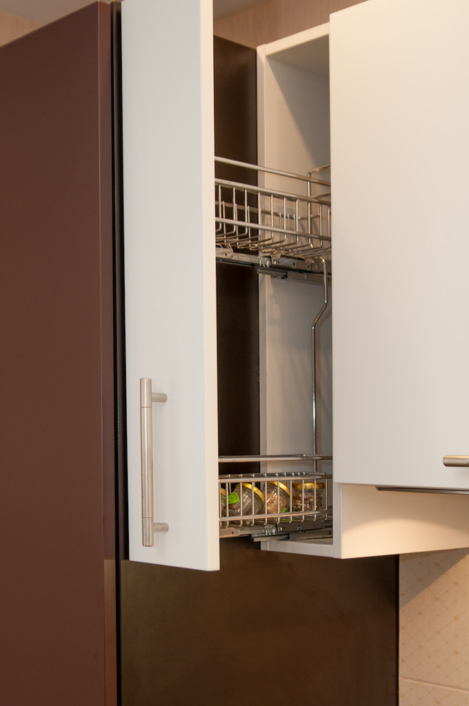 Кухня в бело-шоколадных тонах