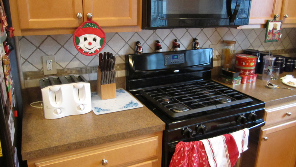Kitchen - transitional kitchen idea in DC Metro