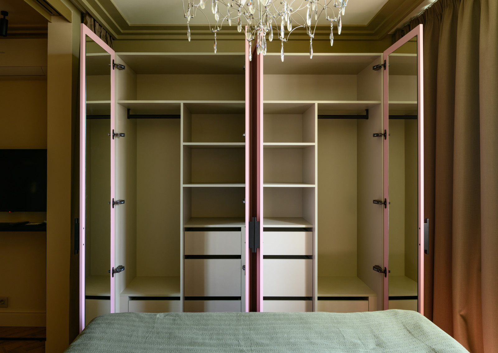 Шкаф для передачи "Квартирный вопрос"