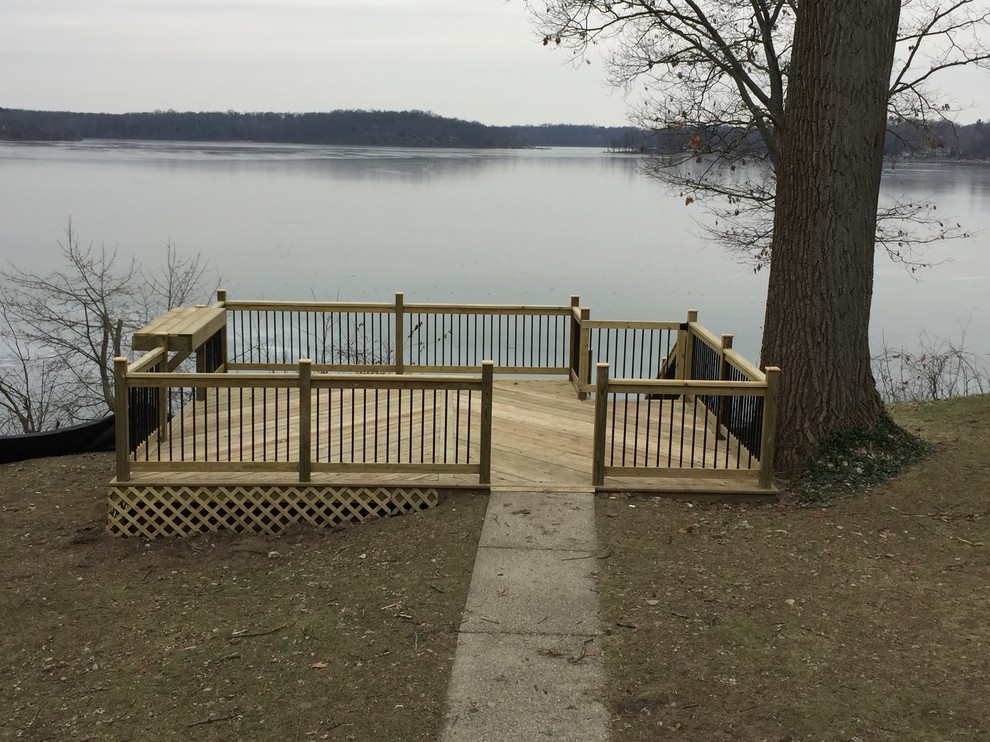 Design ideas for a beach style deck in Grand Rapids.