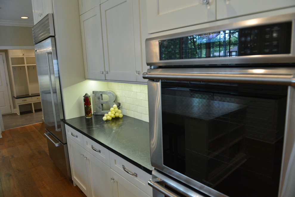 Kitchen - transitional kitchen idea in Cleveland