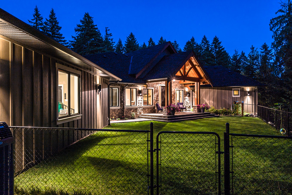 Home design - mid-sized rustic two-story beige home design idea