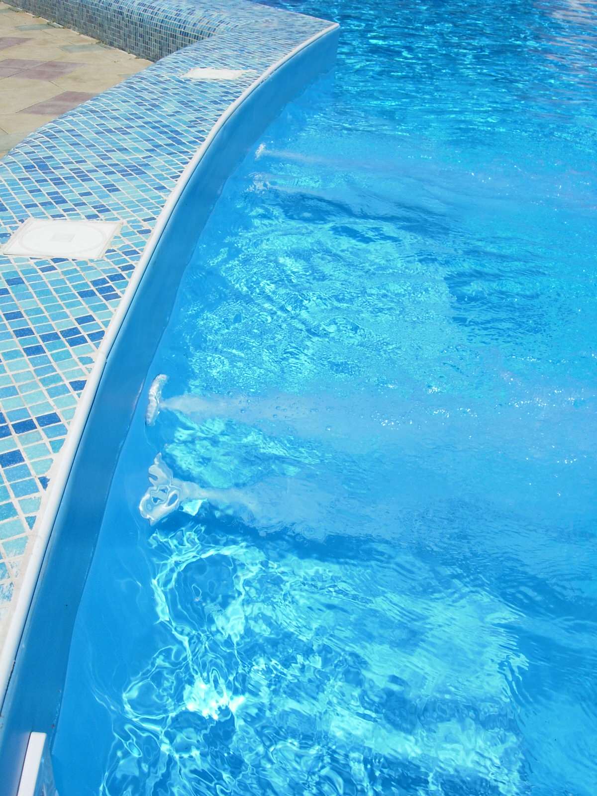 Водные аттракционы, массажные системы в бассейнах