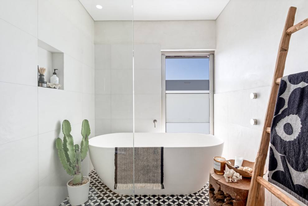 This is an example of a beach style bathroom in Perth.