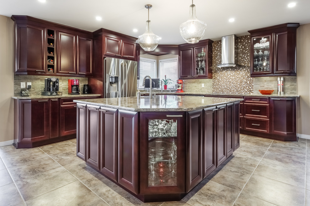 Transitional kitchen photo in Ottawa
