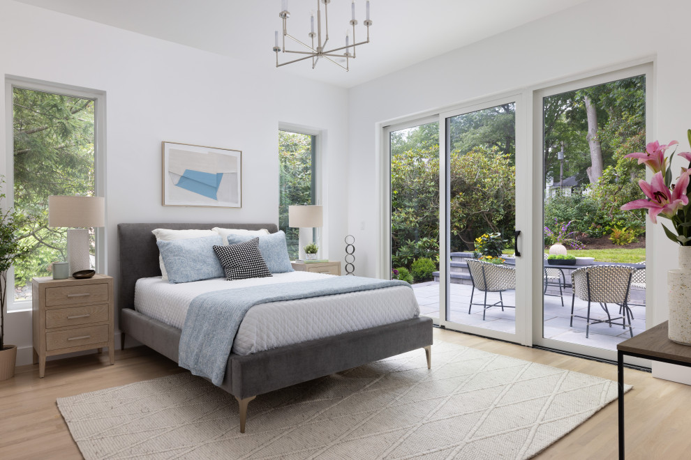 Design ideas for a mid-sized midcentury master bedroom in Boston with white walls and light hardwood floors.
