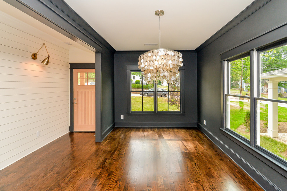 Inspiration for a transitional home design remodel in Atlanta