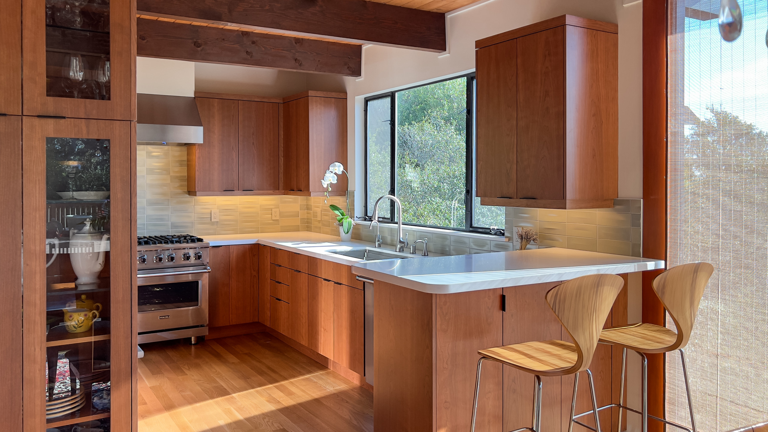 Eat-in kitchen - mid-sized modern medium tone wood floor and exposed beam eat-in kitchen idea in San Francisco with an undermount sink, flat-panel cabinets, medium tone wood cabinets, quartz counterto