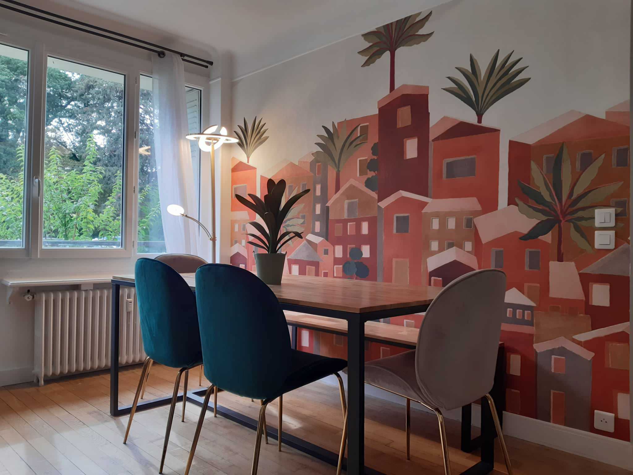Dining room - dining room idea in Paris