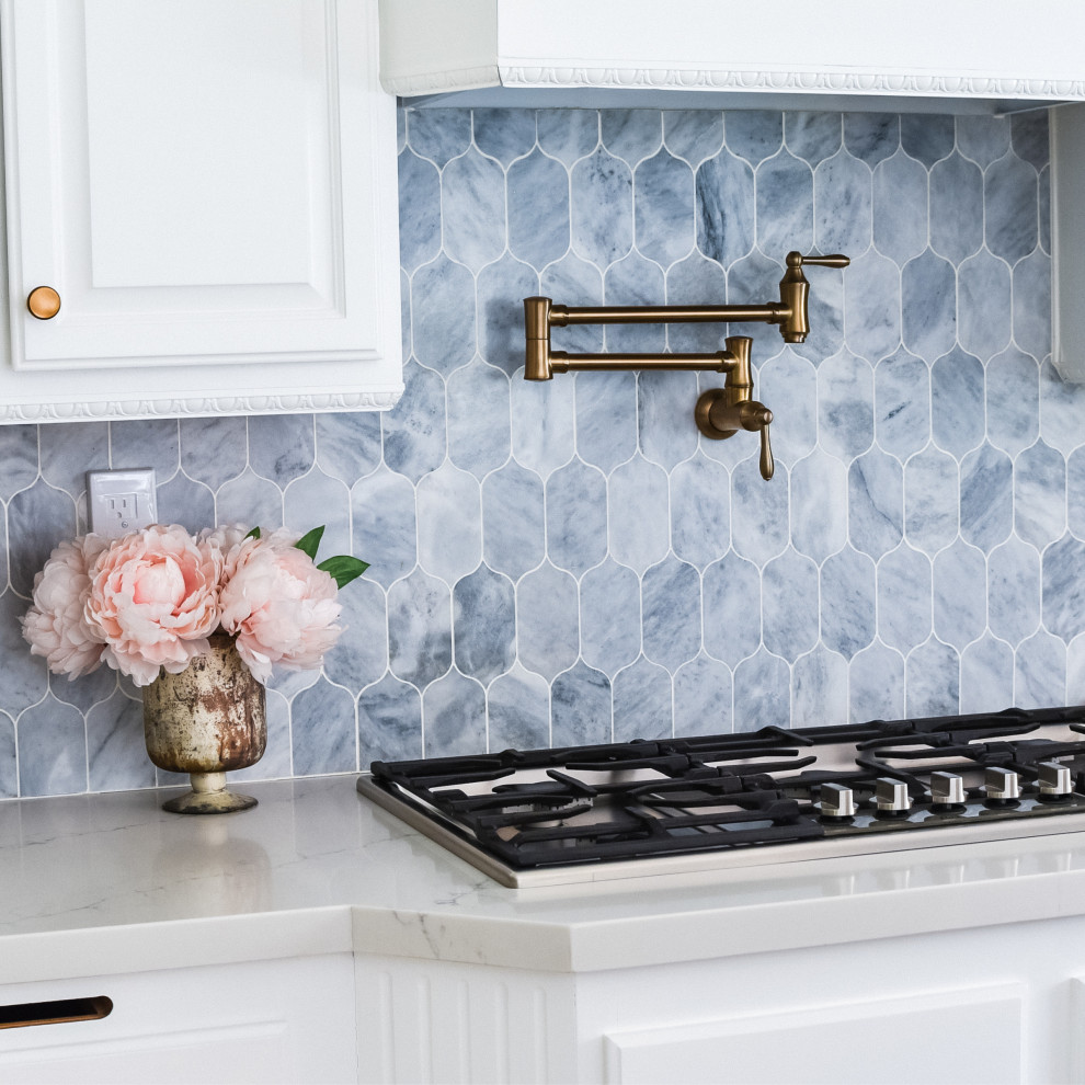 Kitchen - transitional kitchen idea in Phoenix