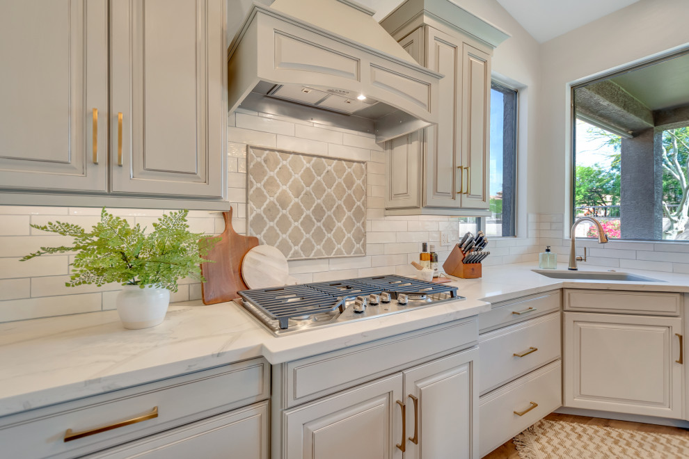 Inspiration for a transitional kitchen remodel in Phoenix