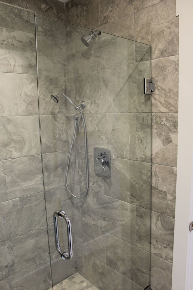 Bathroom - transitional bathroom idea