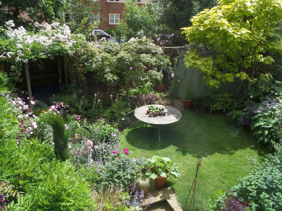 Design ideas for a small traditional backyard partial sun garden for summer in Hertfordshire.