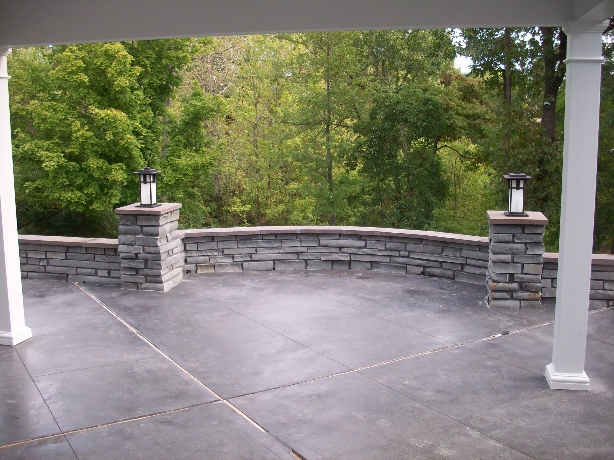 Chesterfield, Missouri Bluestone Masonry Walls with Charcoal Concrete