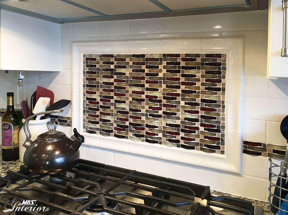 Example of a huge transitional u-shaped medium tone wood floor and brown floor eat-in kitchen design with an undermount sink, shaker cabinets, white cabinets, granite countertops, white backsplash, subway tile backsplash, stainless steel appliances and an island