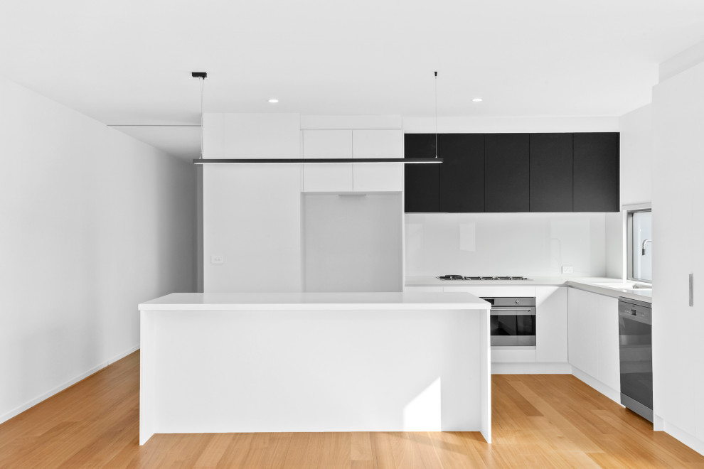 This is an example of a contemporary kitchen in Geelong.