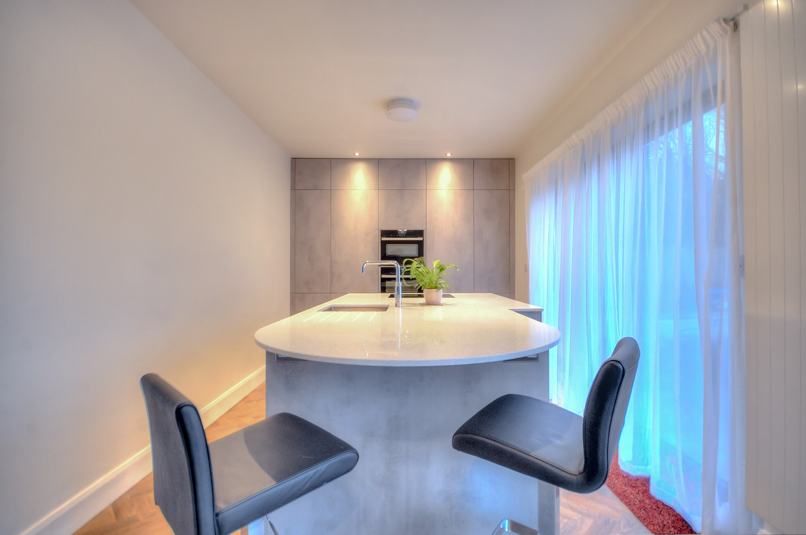 Handleless Kitchen in Concrete Finish