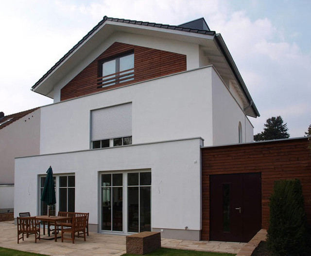 Ansicht Gartenseite: Blick auf Terrasse, Balkone und Staffelgeschoss