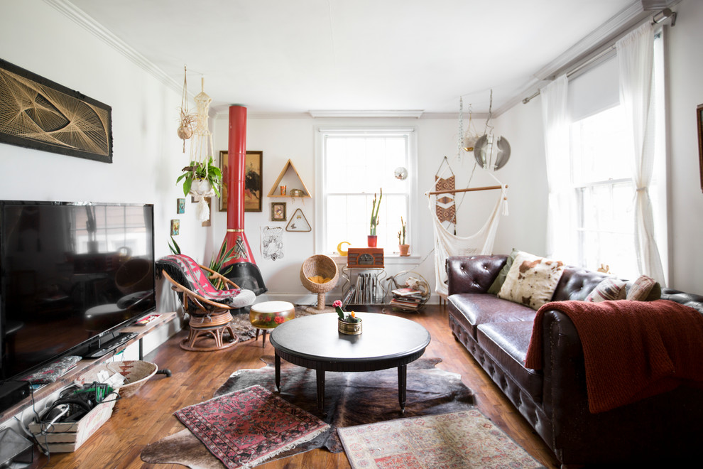 This is an example of an eclectic living room in Nashville.