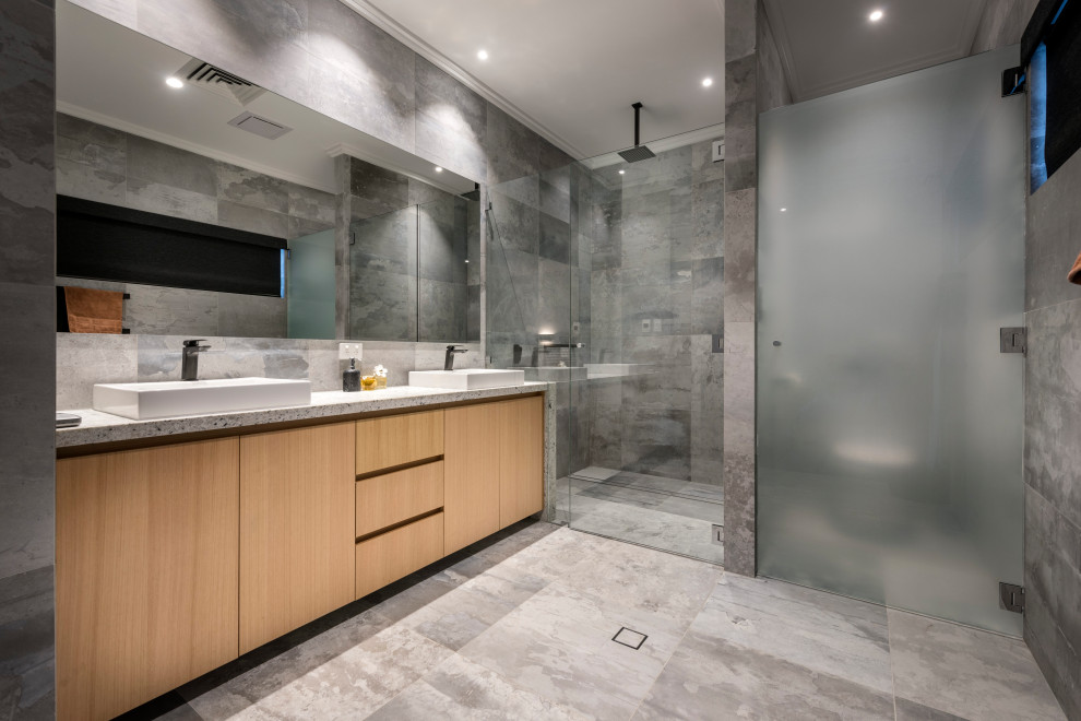 This is an example of a contemporary bathroom in Perth.