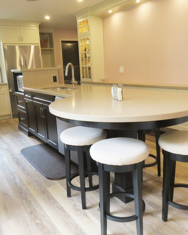 Kitchen - transitional kitchen idea