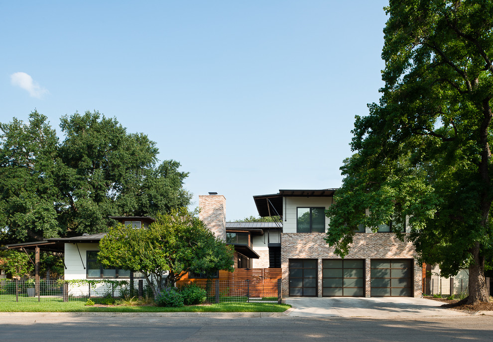 Large contemporary two-storey exterior in Austin.
