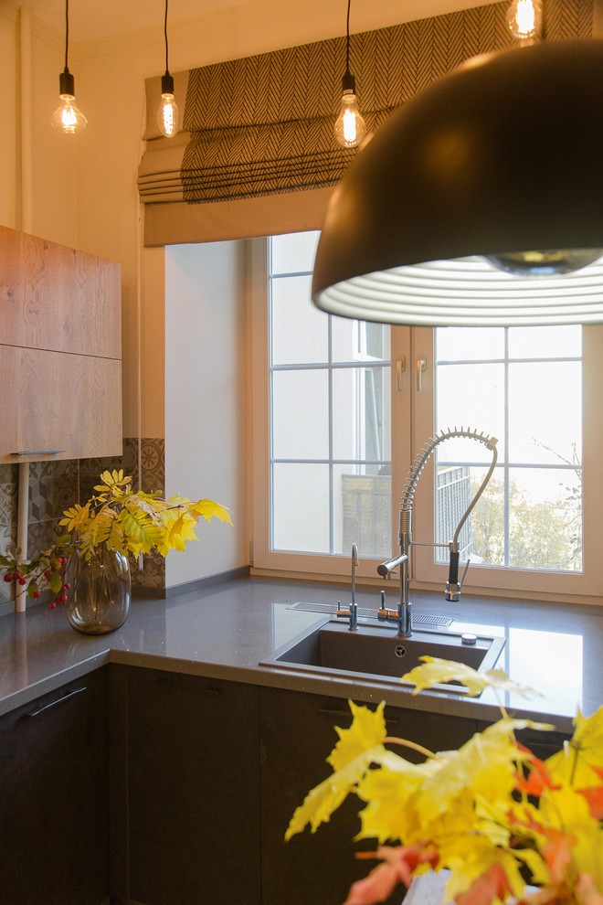 Тёплая осень на Фрунзенской набережной