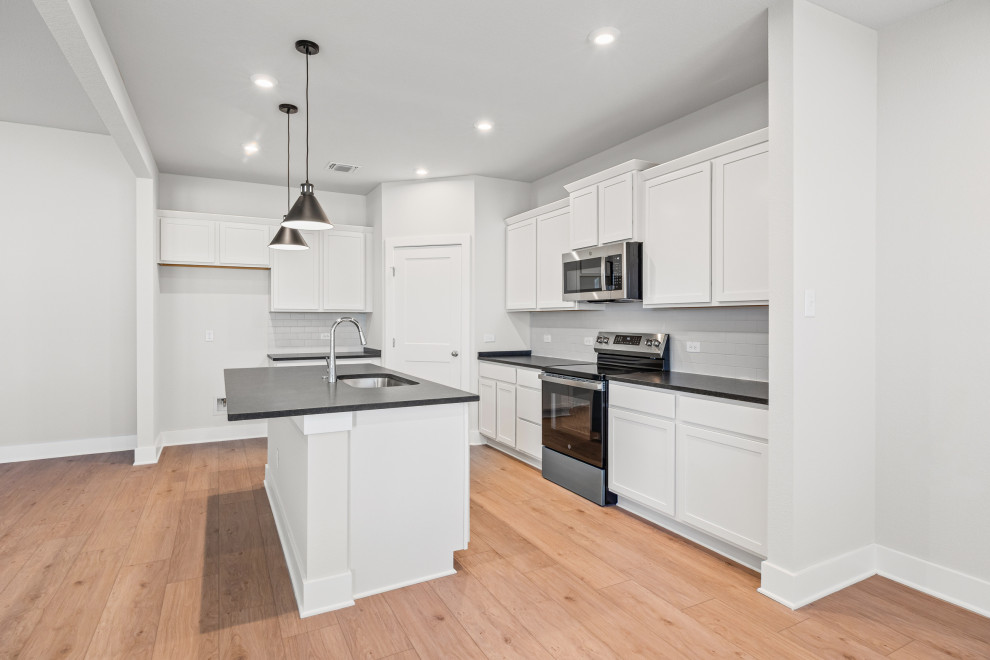 Example of a transitional kitchen design in Austin