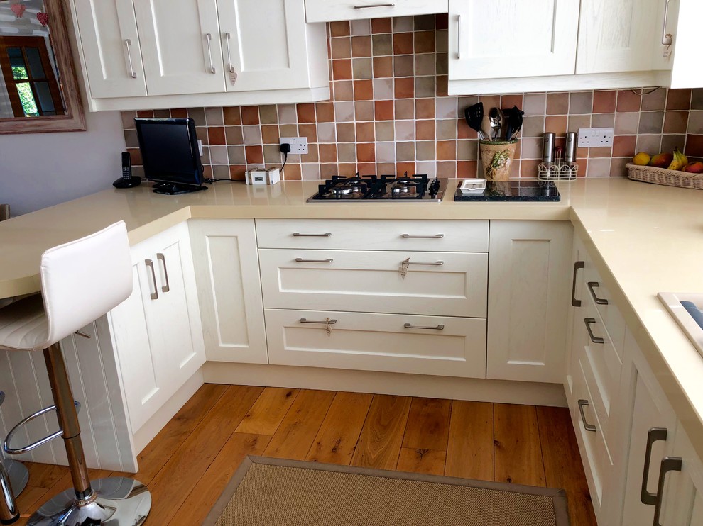 Design ideas for a country kitchen in Oxfordshire with beige benchtop.