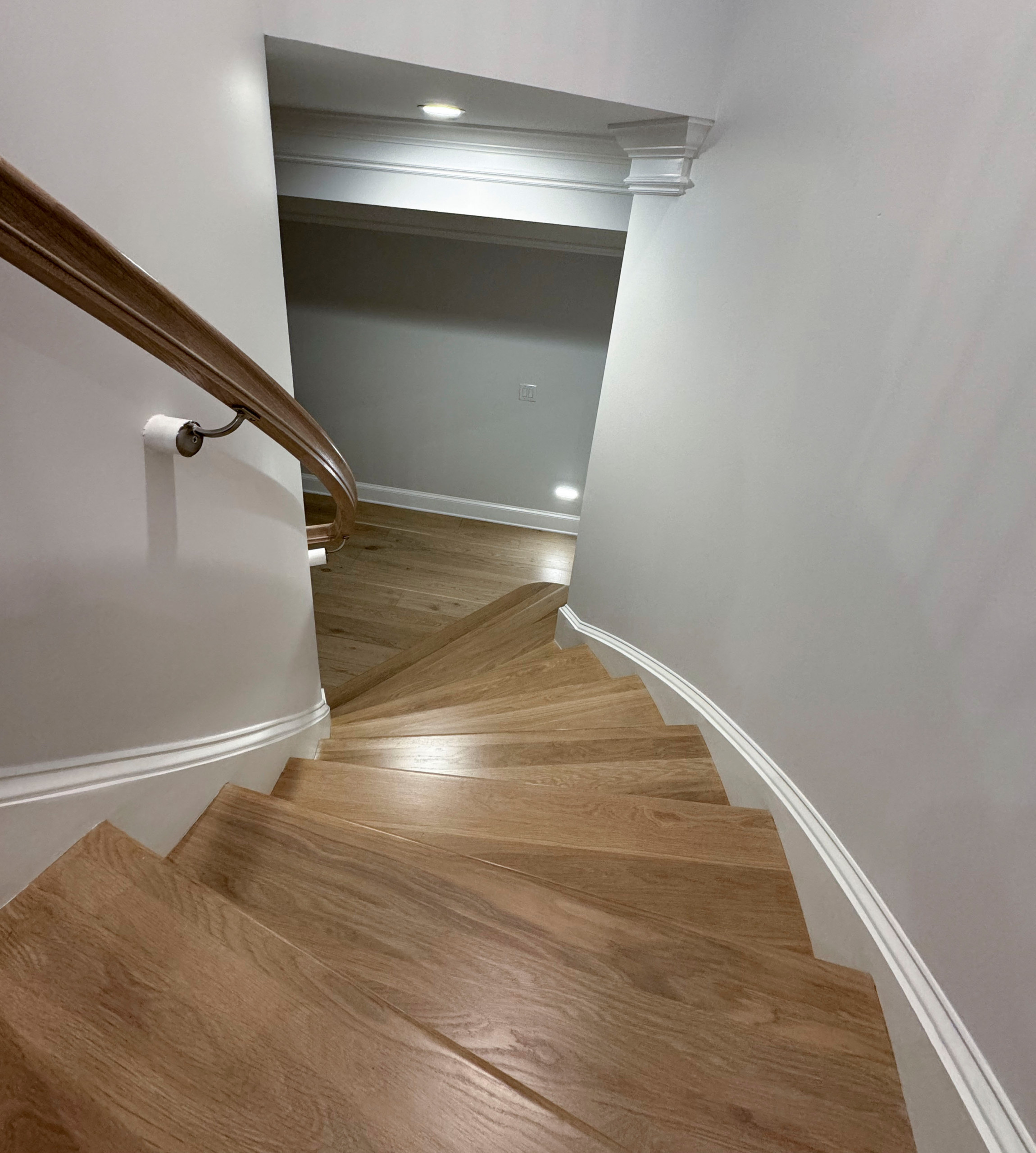 116_Elegant & Eye-catching Curved Staircase, Leesburg VA 20175