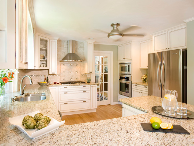 Dramatic Kitchen Makover nyklassisk-koek