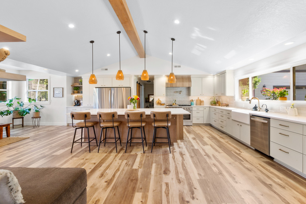 Kitchen - transitional kitchen idea