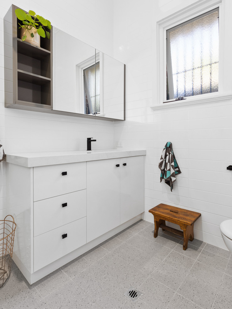 Photo of a midcentury bathroom in Perth.