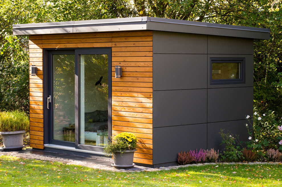 Photo of a contemporary shed and granny flat in Hanover.