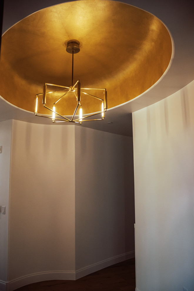 Transitional home design photo in Phoenix