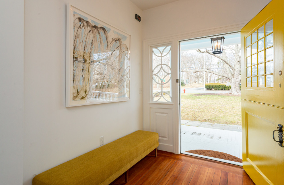 Entryway - transitional entryway idea in Boston