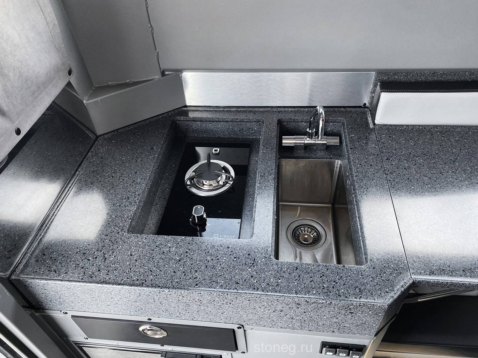 Hi-Macs G103 Столешница с откидным столиком и крышками