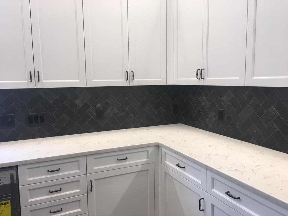 Kitchen - kitchen idea in Boston
