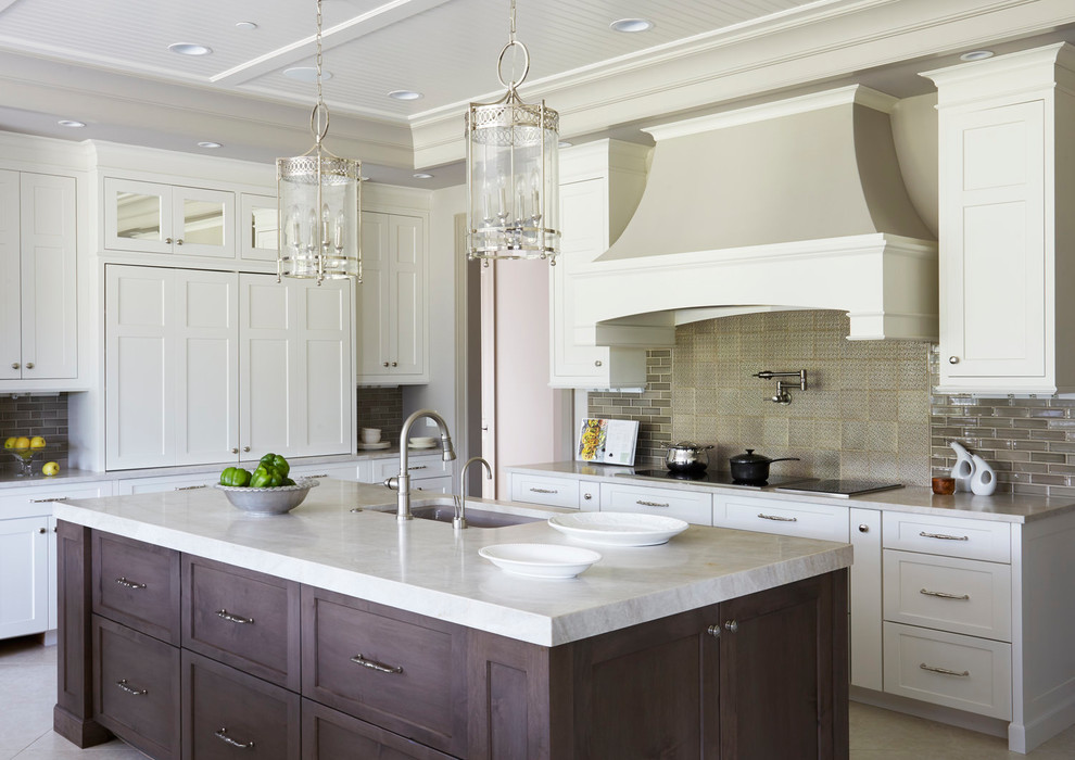 Kitchen - transitional kitchen idea in Chicago