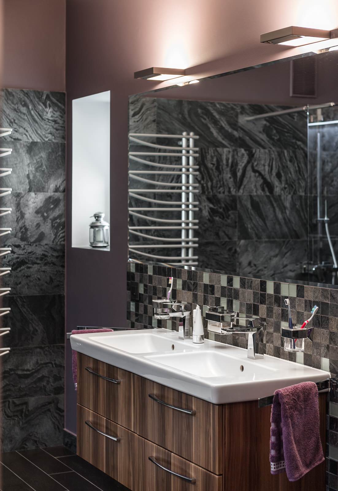 Яркий серый