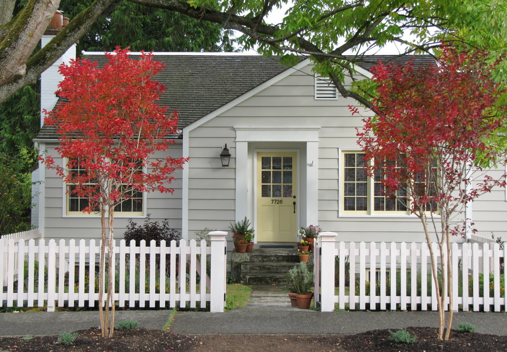 This is an example of a mid-sized traditional one-storey grey exterior in Seattle with wood siding, a gable roof and a shingle roof.